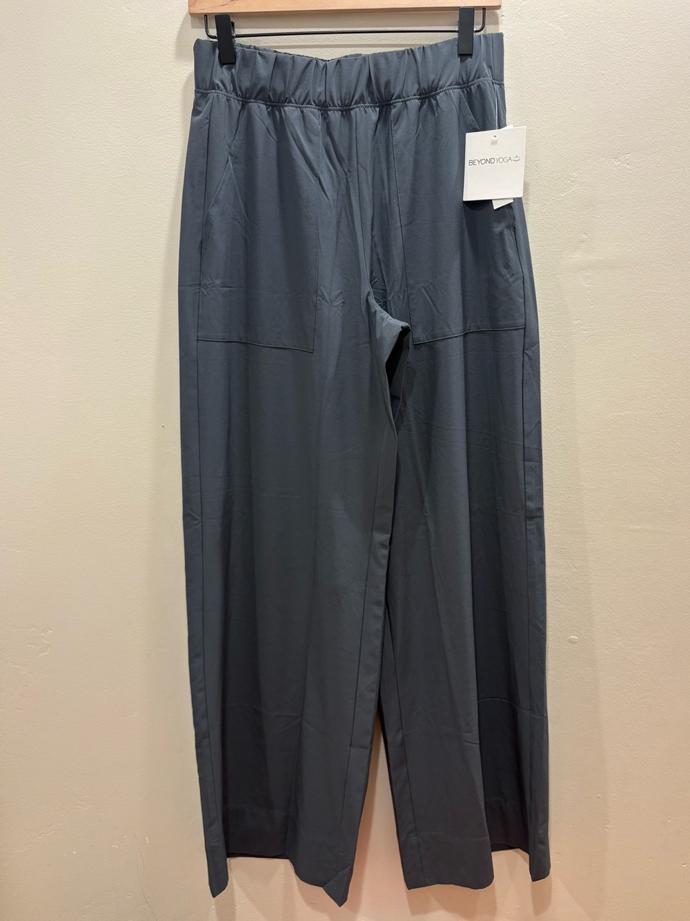 Beyond Yoga Easy Wide Leg Pants Slate Green NWT Small 31” - Picture 2 of 9